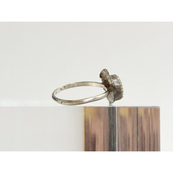 Mother of Pearl Silver Toned Vintage Southwest Style Ring - sz 4.5 - Picture 4 of 10